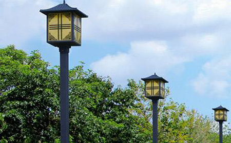 太阳能洛浦庭院灯怎么选亮度与续航更耐用
